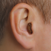 Aide auditive intra semi-profond dans oreille CIC
